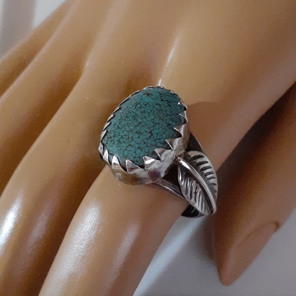 SOLD 💙 Navajo Design Feather Ring - Picture 12 of 12
